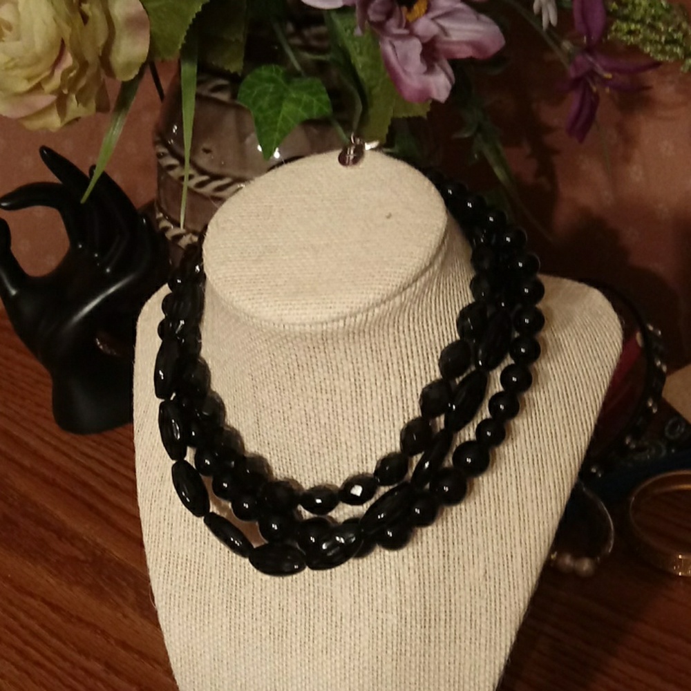 Macys white house chocker - Picture 8 of 8